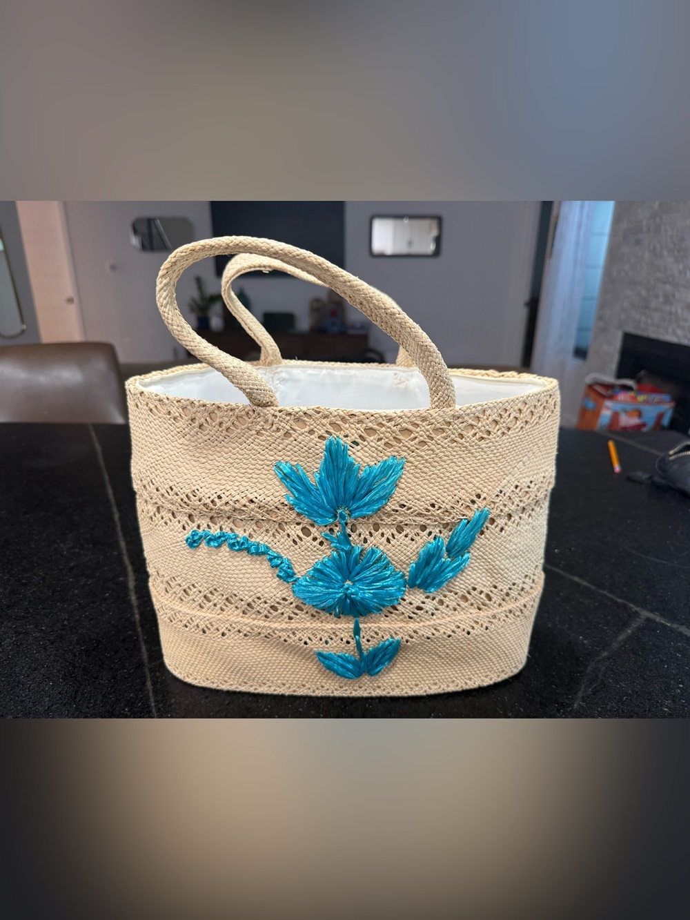 Vintage Raffia tote/beach bag with Raffia Floral Embroidered turquoise flowers - Picture 3 of 11